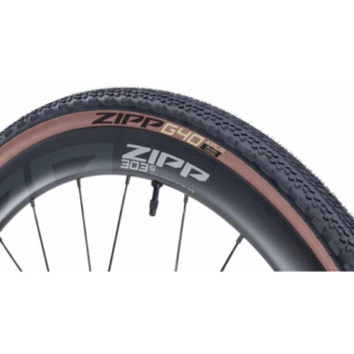 Pneu Gravel Zipp G40 XPLR 700x40C Noir/Marron -Magasin De Vélos Spécialisé pneu gravel zipp g40 xplr 700x40c noir marron